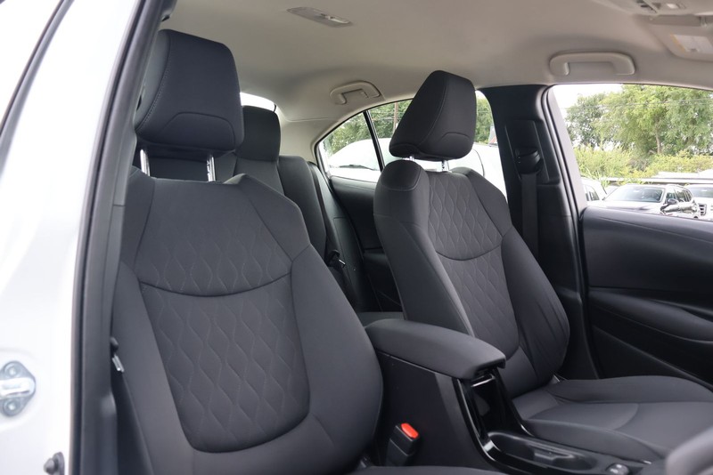 Toyota Corolla Hybrid Vehicle Full-screen Gallery Image 19