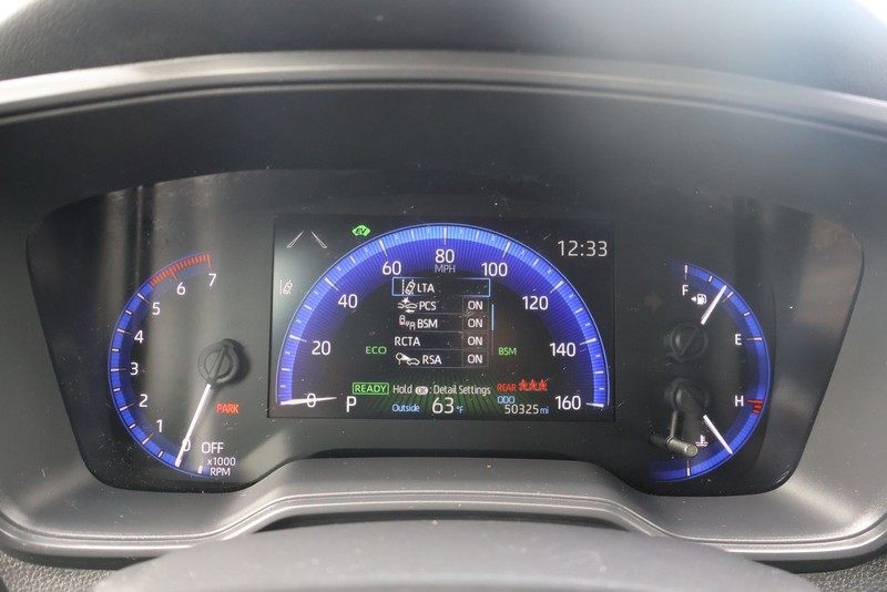 Toyota Corolla Hybrid Vehicle Full-screen Gallery Image 22