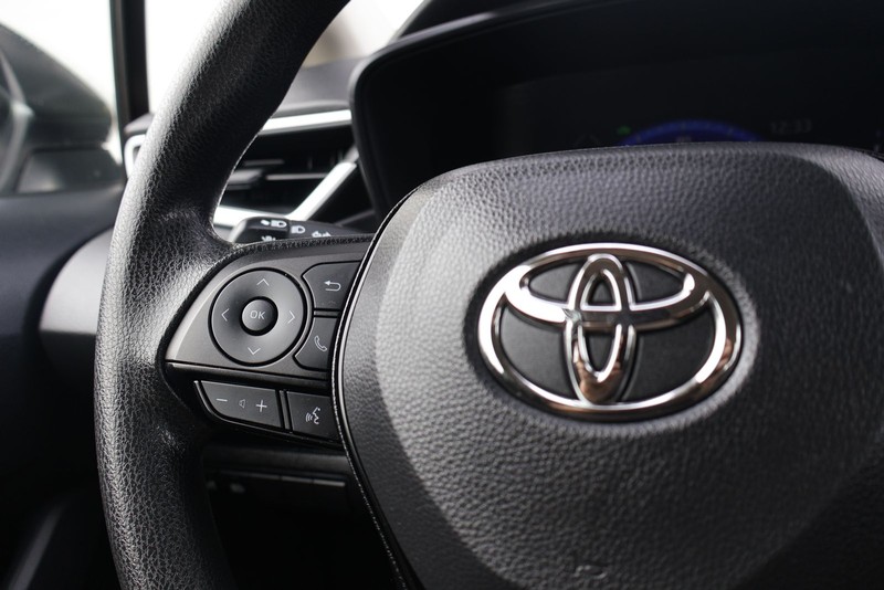Toyota Corolla Hybrid Vehicle Full-screen Gallery Image 24