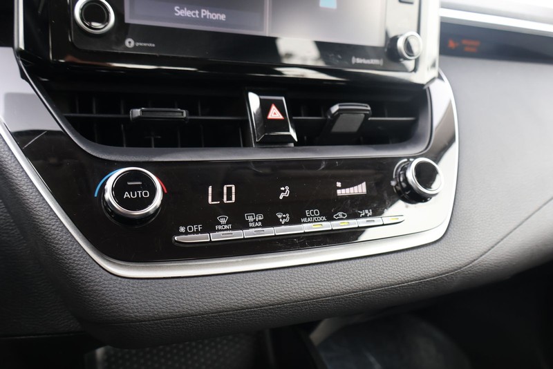 Toyota Corolla Hybrid Vehicle Full-screen Gallery Image 29