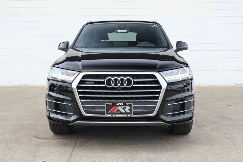 Audi Q7 Vehicle Full-screen Gallery Image 02