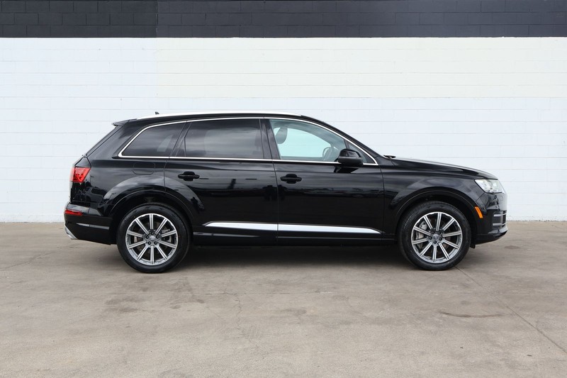 Audi Q7 Vehicle Full-screen Gallery Image 04