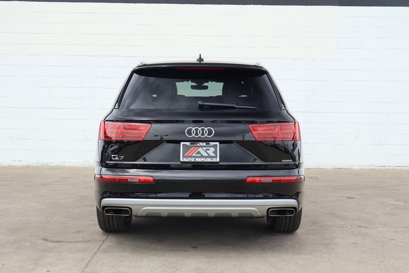 Audi Q7 Vehicle Full-screen Gallery Image 06
