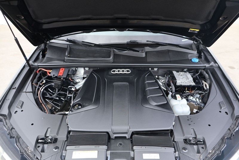 Audi Q7 Vehicle Full-screen Gallery Image 13
