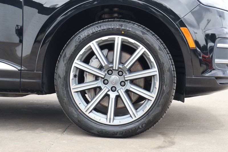 Audi Q7 Vehicle Full-screen Gallery Image 14