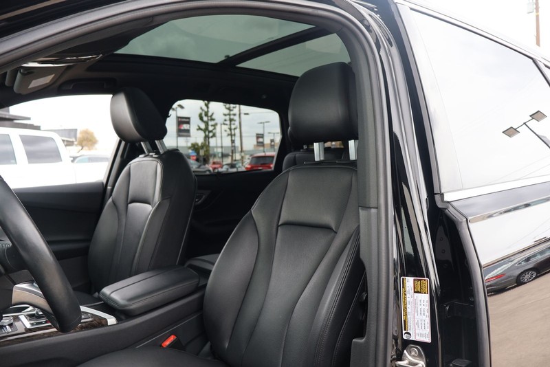 Audi Q7 Vehicle Full-screen Gallery Image 17