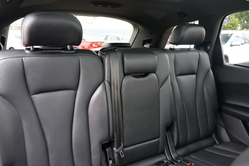 Audi Q7 Vehicle Full-screen Gallery Image 21