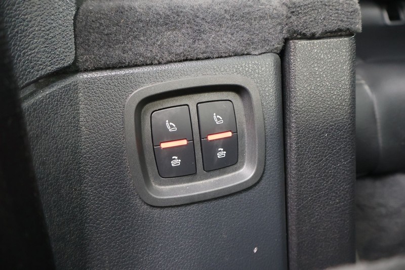 Audi Q7 Vehicle Full-screen Gallery Image 23