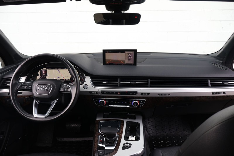 Audi Q7 Vehicle Full-screen Gallery Image 25