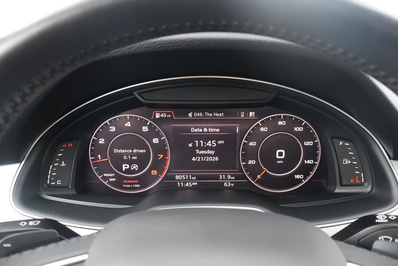 Audi Q7 Vehicle Full-screen Gallery Image 27