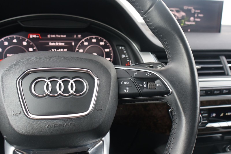 Audi Q7 Vehicle Full-screen Gallery Image 30