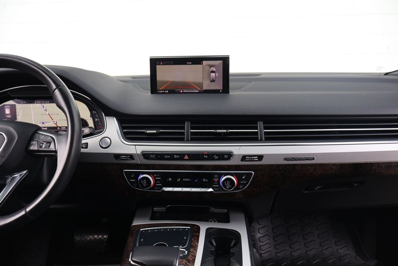 Audi Q7 Vehicle Full-screen Gallery Image 31
