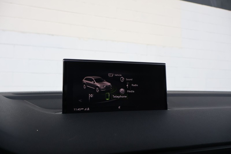 Audi Q7 Vehicle Full-screen Gallery Image 32