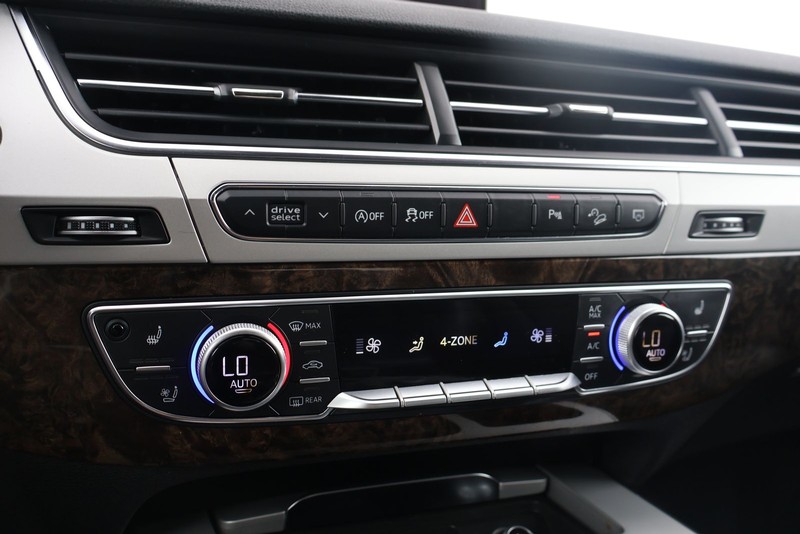 Audi Q7 Vehicle Full-screen Gallery Image 34