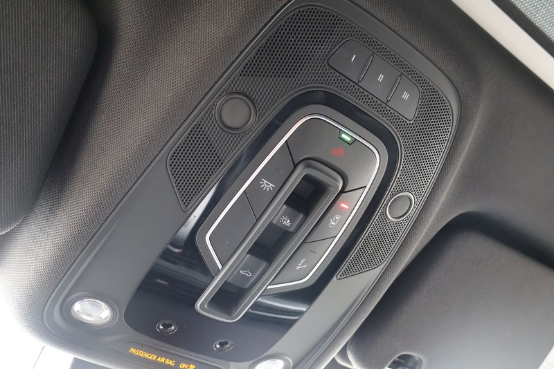 Audi Q7 Vehicle Full-screen Gallery Image 38