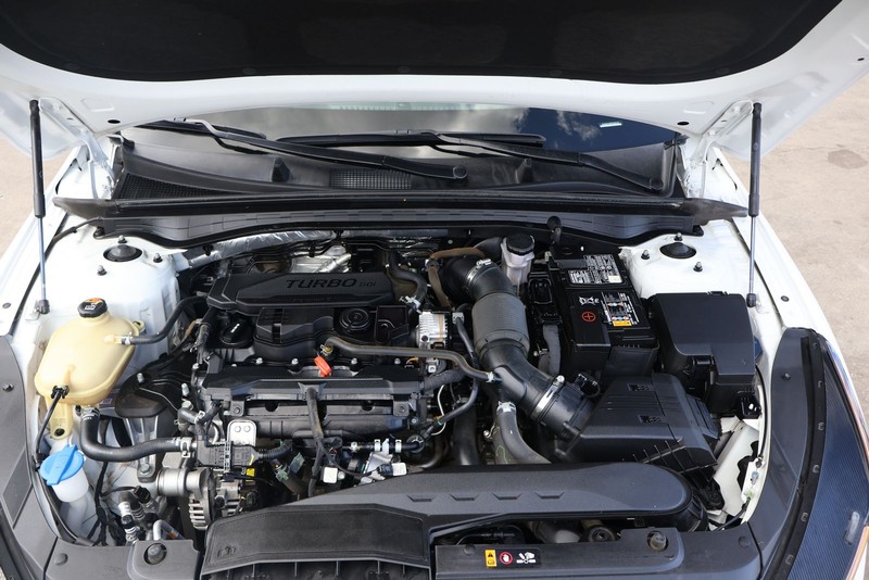 Kia K5 Vehicle Full-screen Gallery Image 12