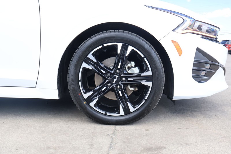 Kia K5 Vehicle Full-screen Gallery Image 13