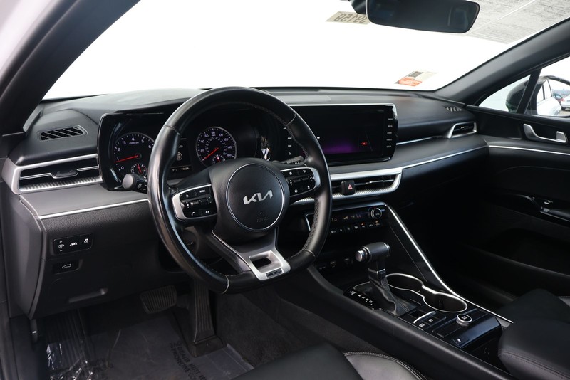 Kia K5 Vehicle Full-screen Gallery Image 15