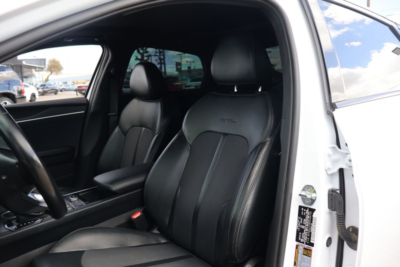 Kia K5 Vehicle Full-screen Gallery Image 16