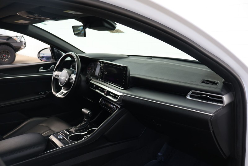 Kia K5 Vehicle Full-screen Gallery Image 18