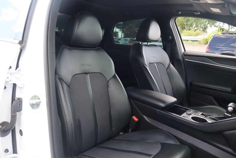 Kia K5 Vehicle Full-screen Gallery Image 19