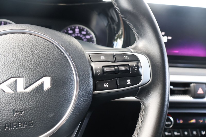 Kia K5 Vehicle Full-screen Gallery Image 25