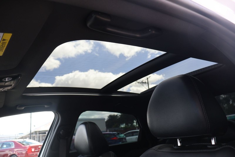 Kia K5 Vehicle Full-screen Gallery Image 32