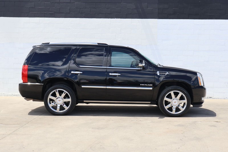 Cadillac Escalade Vehicle Full-screen Gallery Image 04