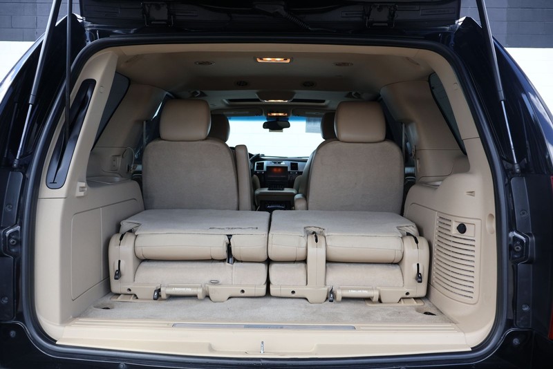 Cadillac Escalade Vehicle Full-screen Gallery Image 08