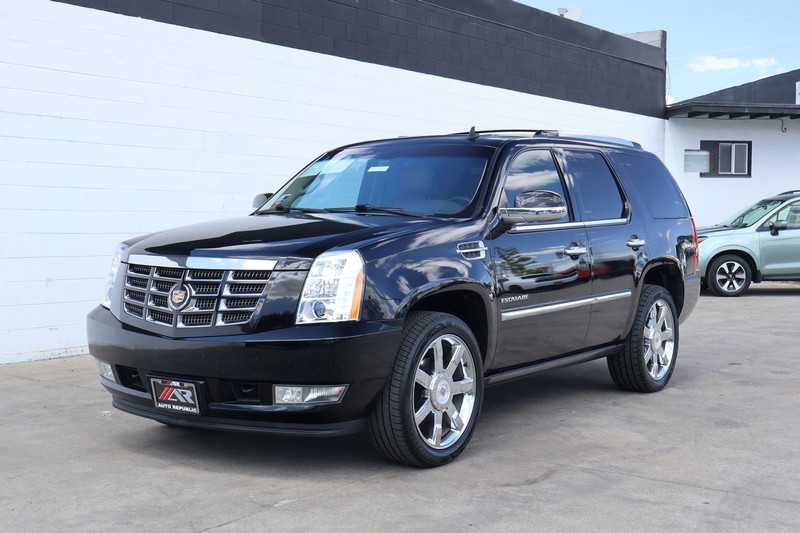 Cadillac Escalade Vehicle Full-screen Gallery Image 12