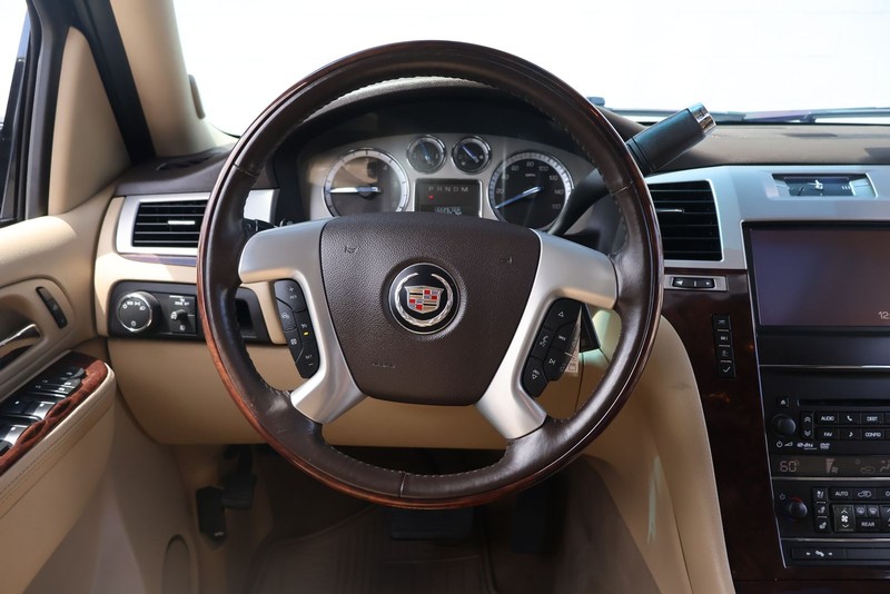 Cadillac Escalade Vehicle Full-screen Gallery Image 27