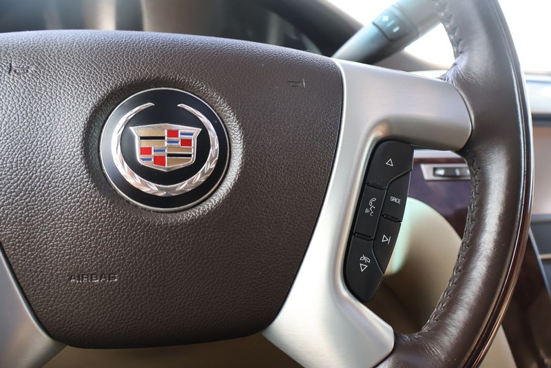 Cadillac Escalade Vehicle Full-screen Gallery Image 29