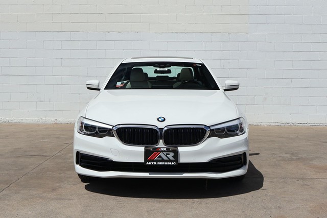2019 BMW 5 Series 530e iPerformance Sedan's photo
