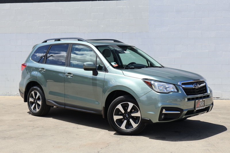 Subaru Forester Vehicle Full-screen Gallery Image 01