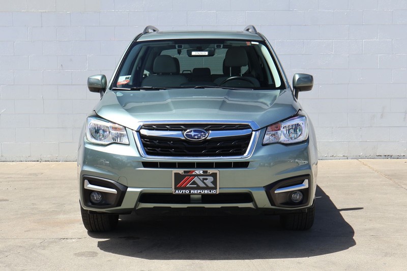 Subaru Forester Vehicle Full-screen Gallery Image 02
