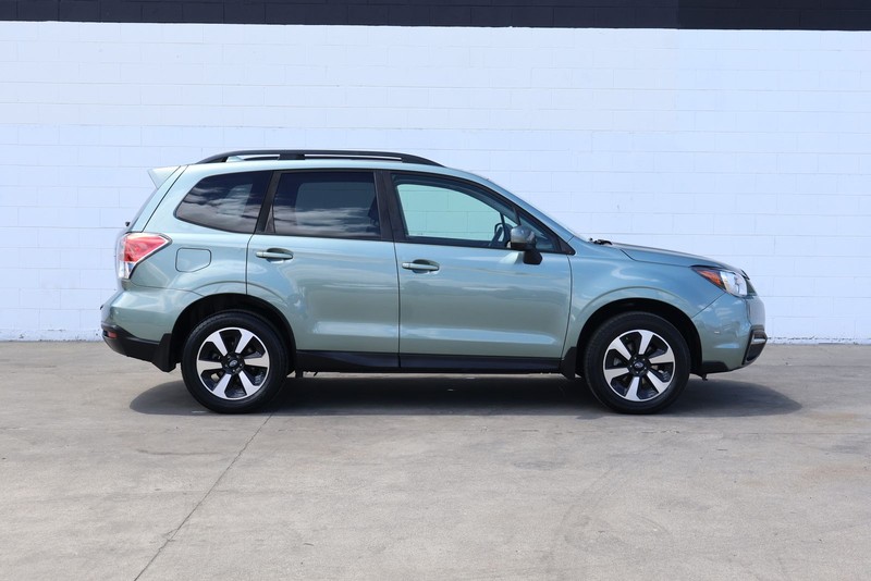 Subaru Forester Vehicle Full-screen Gallery Image 04