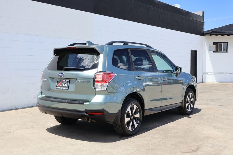 Subaru Forester Vehicle Full-screen Gallery Image 05