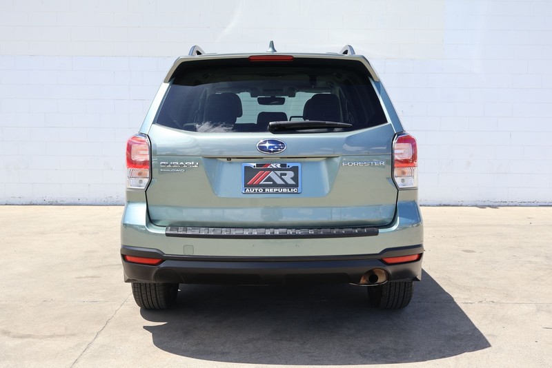 Subaru Forester Vehicle Full-screen Gallery Image 06