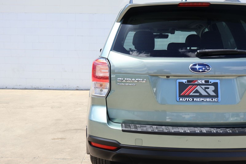 Subaru Forester Vehicle Full-screen Gallery Image 07