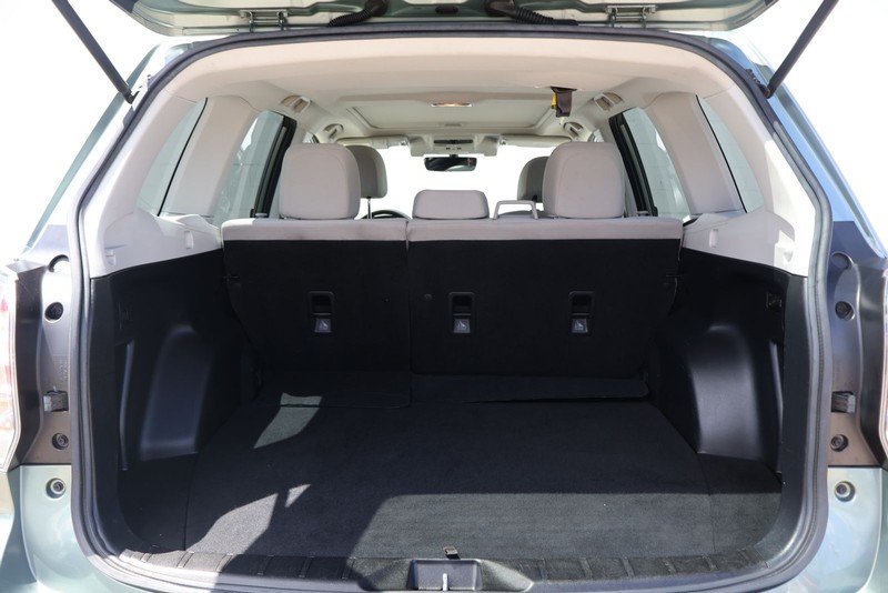 Subaru Forester Vehicle Full-screen Gallery Image 08