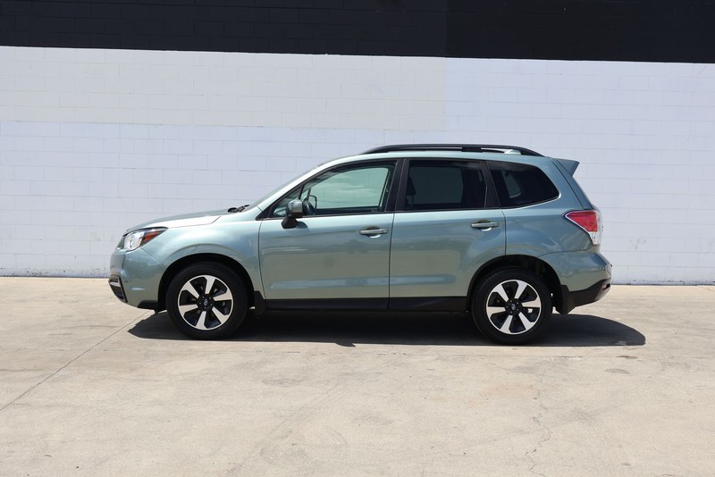 Subaru Forester Vehicle Full-screen Gallery Image 10
