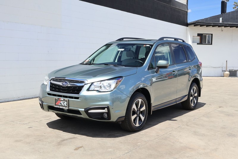 Subaru Forester Vehicle Full-screen Gallery Image 11