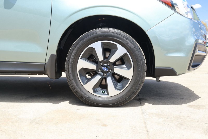 Subaru Forester Vehicle Full-screen Gallery Image 13