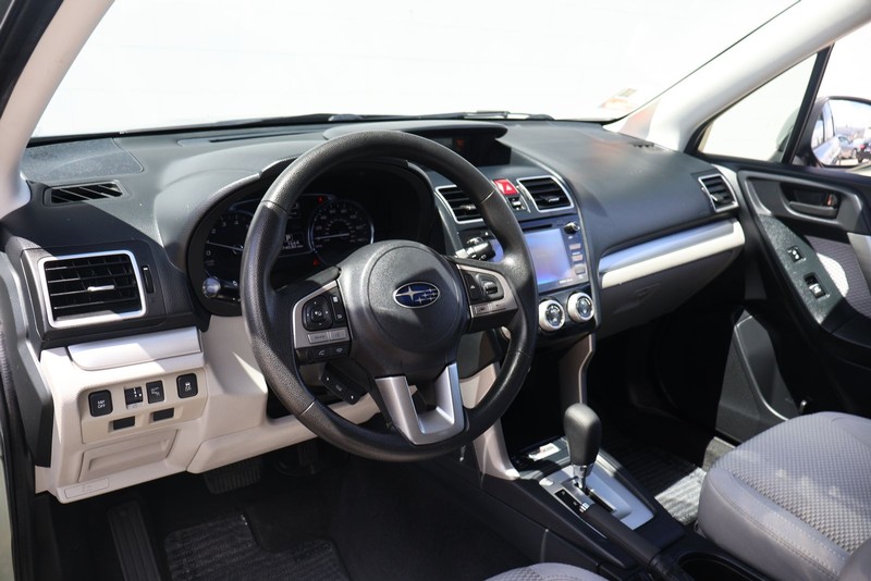 Subaru Forester Vehicle Full-screen Gallery Image 15