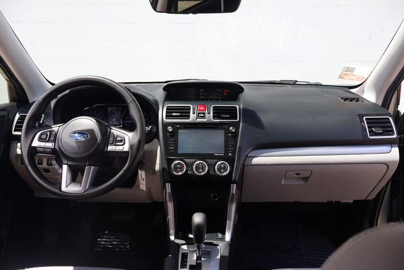 Subaru Forester Vehicle Full-screen Gallery Image 21