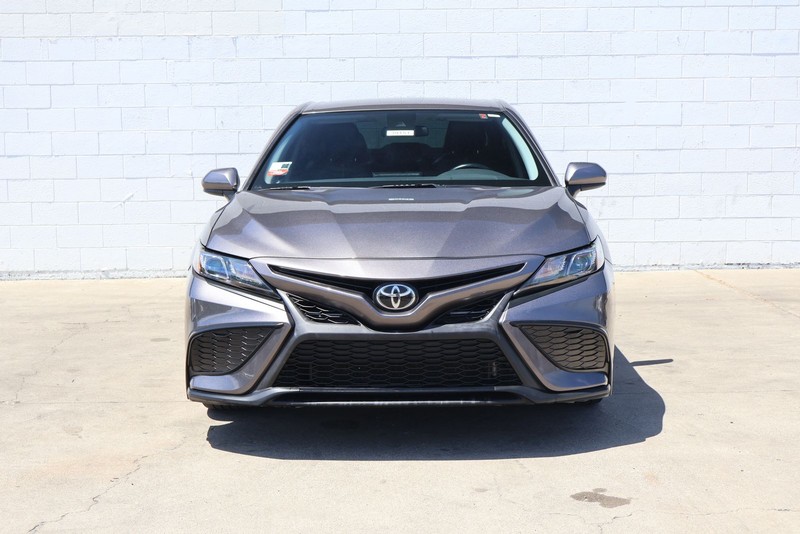 Toyota Camry Vehicle Full-screen Gallery Image 02