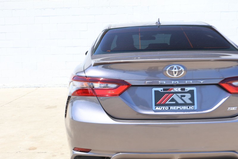 Toyota Camry Vehicle Full-screen Gallery Image 07
