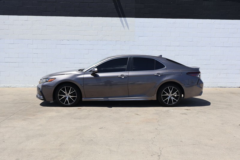 Toyota Camry Vehicle Full-screen Gallery Image 10