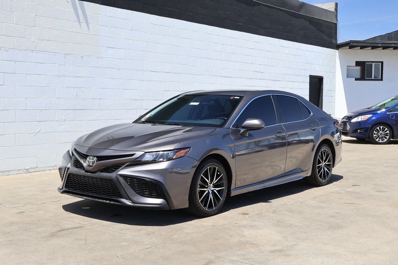 Toyota Camry Vehicle Full-screen Gallery Image 11