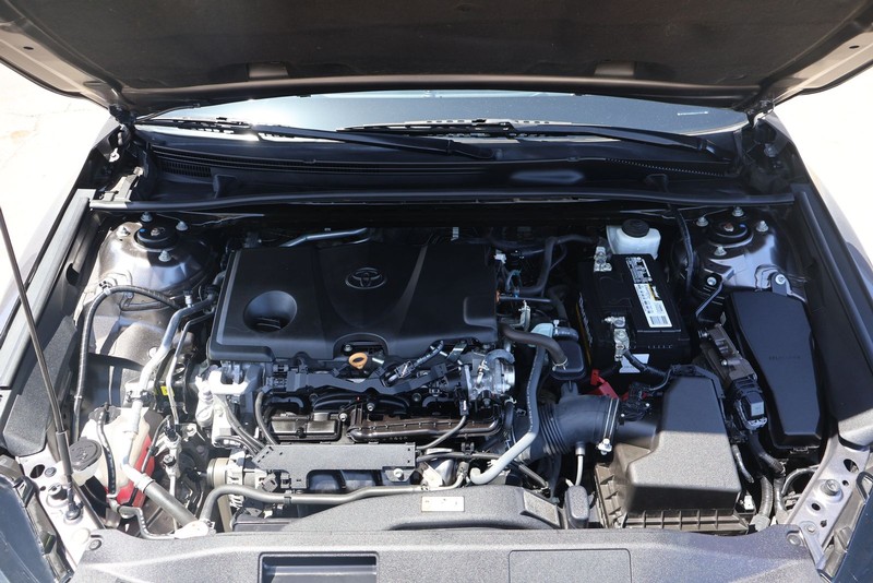 Toyota Camry Vehicle Full-screen Gallery Image 12